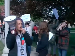 美国枪杀非洲裔女子警察再上岗 民众抗议
