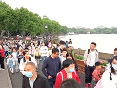 杭州“五一”假期迎700万人次客流 西湖景区秩序井然