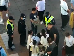 44秒!北京民警“海姆立克”急救帮助女孩脱险
