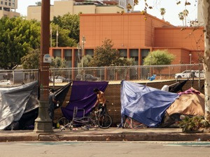 美媒：首都华盛顿特区无家可归者上升18%