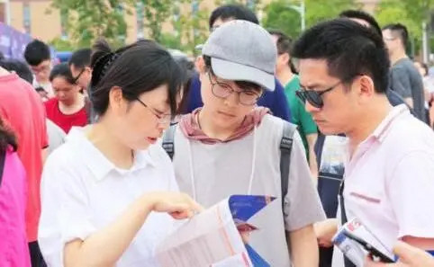 上海高考生昨起开始填报综合评价批次志愿