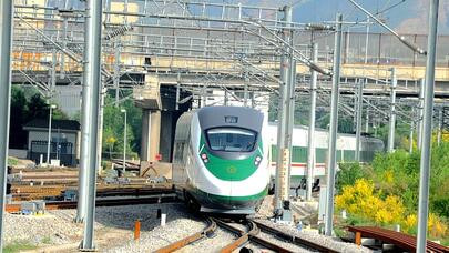“复兴号”今起将在青藏铁路正式运营