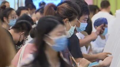 上海扩增诊室延时加班 医院应对暑期儿科门诊高峰