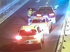 上海一醉汉下车当“交警” 涉嫌危险驾驶被刑拘