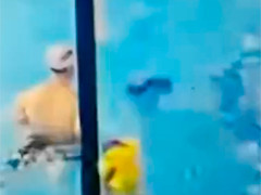 南宁男孩在小区泳池中溺水 监控拍下惊险一幕
