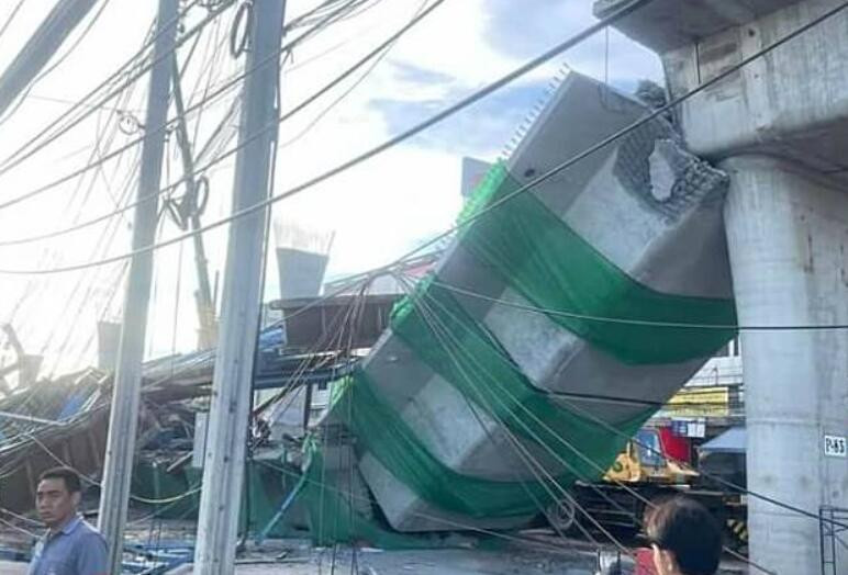 曼谷一在建高架桥垮塌 造成2死多伤