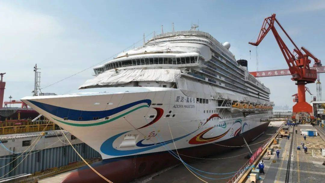 中国首艘国产大型邮轮预计明年元旦开启商业航行