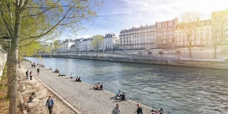时隔100年 法国巴黎将恢复塞纳河游泳