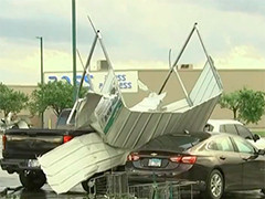 美国伊利诺伊州遭遇多起龙卷风