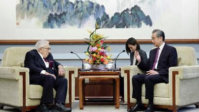 王毅会见美国前国务卿基辛格