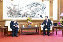 习近平会见美国前国务卿