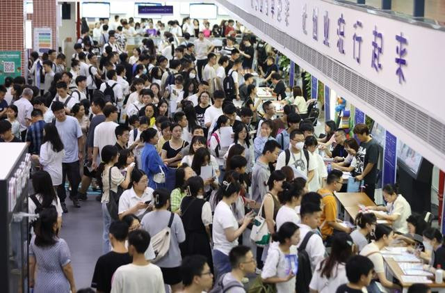 出实招见实效 各地助力高校毕业生就业