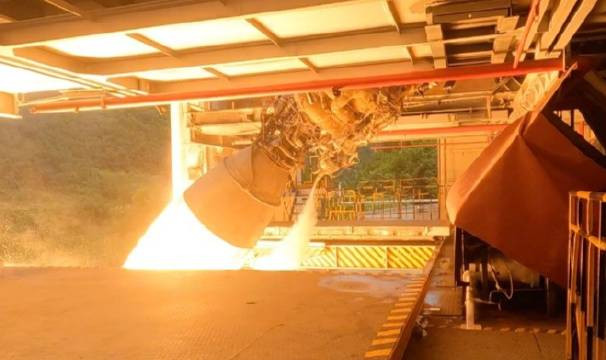 我国载人登月火箭主发动机试车连续成功