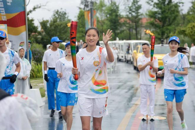 【成都第31届世界大学生夏季运动会】最后一个火炬传递日活动举行