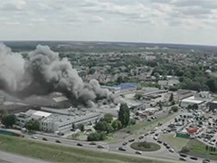 波兰一工厂仓库发生火灾