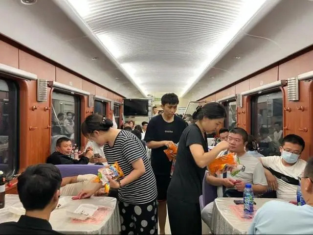 北京 Z180次列车滞留旅客已转移到安全地点
