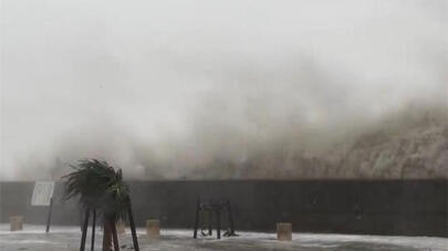 台风“卡努”致冲绳数十人死伤 超21万户家庭断电 冲绳降雨量可能将超过200毫米