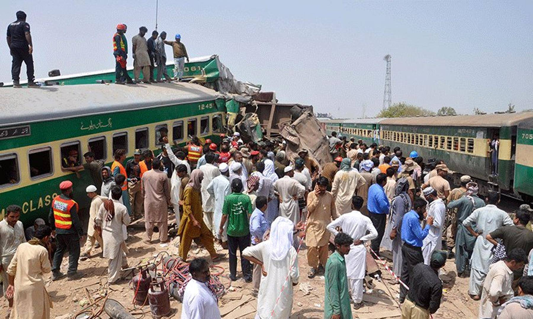 巴基斯坦南部信德省一列车发生脱轨事故