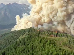 加拿大森林火灾过火面积持续扩大 多地居民被迫疏散