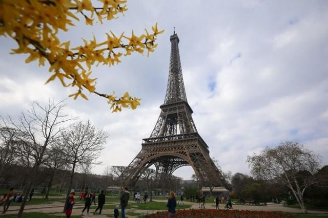 法国埃菲尔铁塔因炸弹威胁短暂疏散