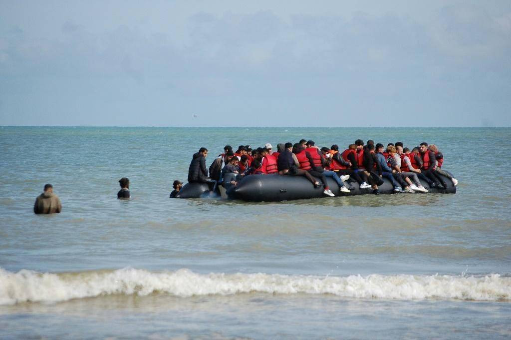 一艘移民船在英吉利海峡失事已致6人死亡