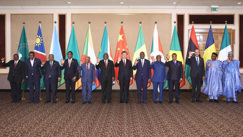 习近平结束出席金砖国家领导人第十五次会晤并对南非进行国事访问回国