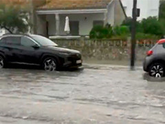 西班牙马略卡岛遭遇强风暴雨极端天气