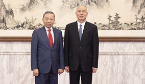 蔡奇会见越共中央政治局委员、公安部部长苏林