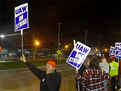 美国三大车企工人首次同时举行罢工