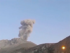 秘鲁乌维纳斯火山再次喷发