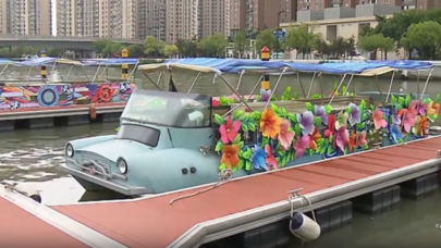 上海旅游节苏州河首次彩船巡游启航