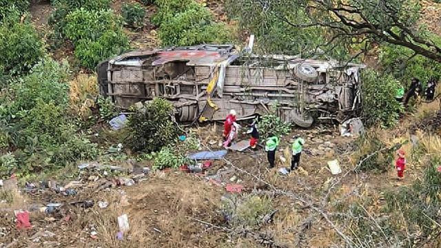 秘鲁南部发生客车坠崖事故 至少24人死亡
