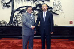 赵乐际同马来西亚国会下议院议长举行会谈