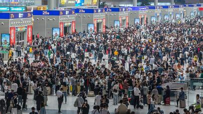 全国交通客流持续高位运行