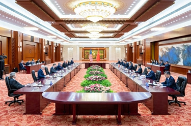 赵乐际会见美国国会参议院多数党领袖一行