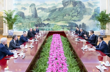 习近平会见美国国会参议院多数党领袖一行
