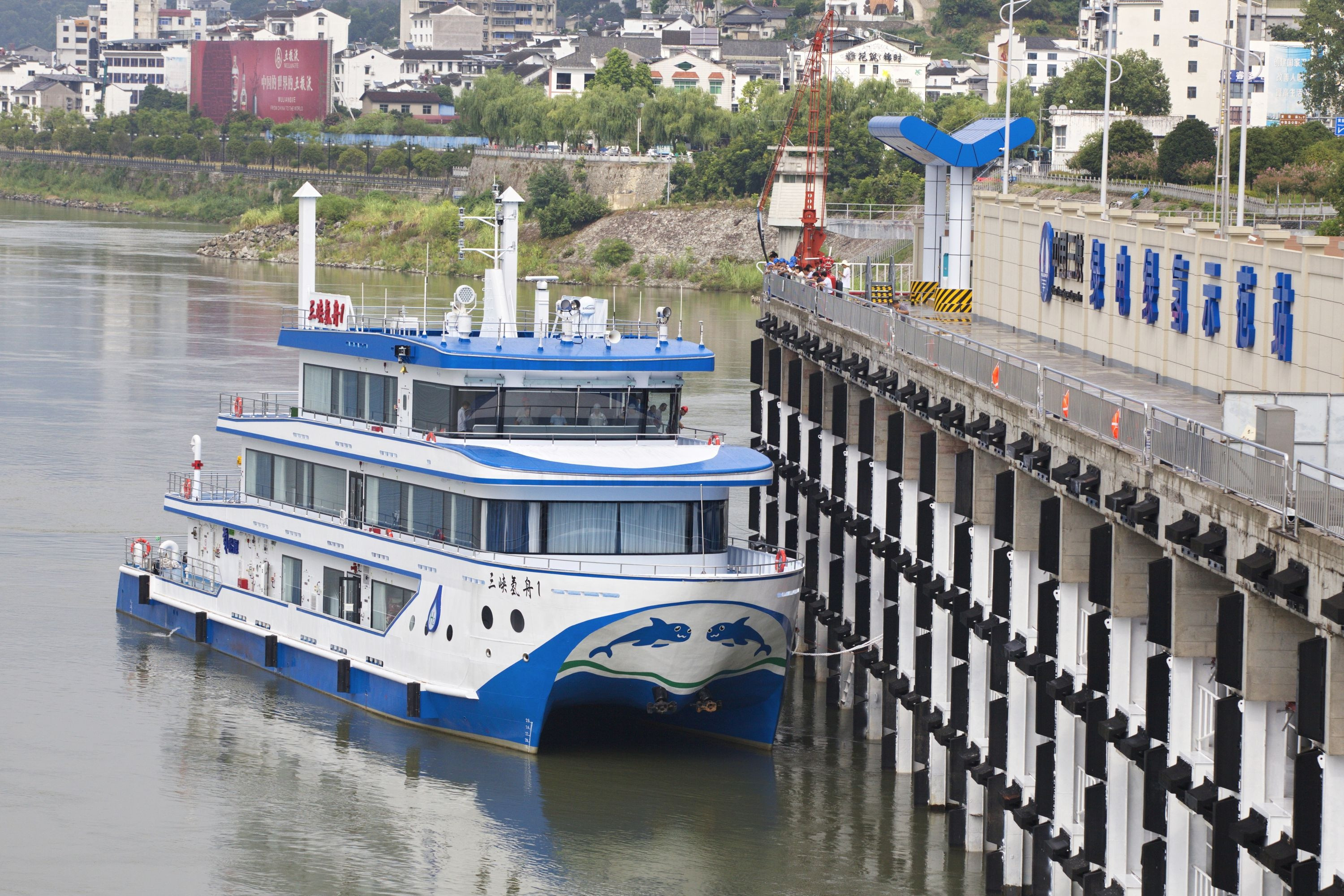 国内首艘氢燃料电池动力船完成首航