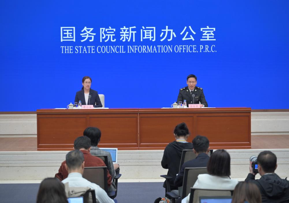 今年前三季度我国货物贸易进出口总值30.8万亿元