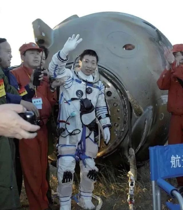 我国首次载人飞行任务成功20周年