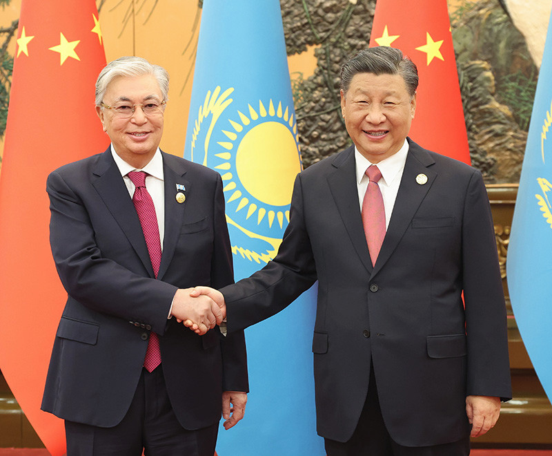 习近平会见哈萨克斯坦总统