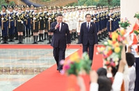 习近平举行仪式欢迎印度尼西亚总统访华