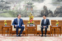 王沪宁会见塞尔维亚总统