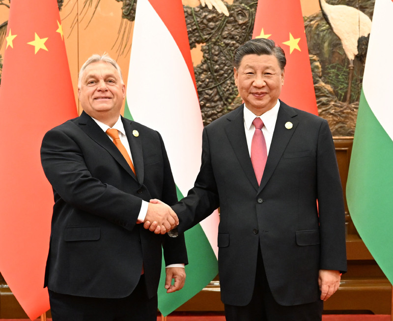 习近平会见匈牙利总理