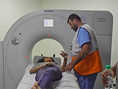 巴勒斯坦女孩在废墟下生存近35小时后获救