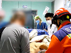 吉林辽源  电锯插入男子腹腔 医护消防紧急救助