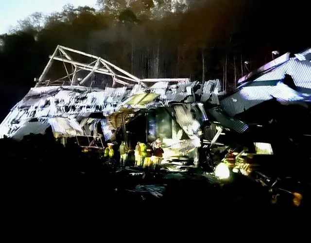 美国肯塔基州一燃煤电厂建筑倒塌 一人死亡