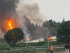 四川雅安一油罐车发生爆炸燃烧事故 致2死2伤