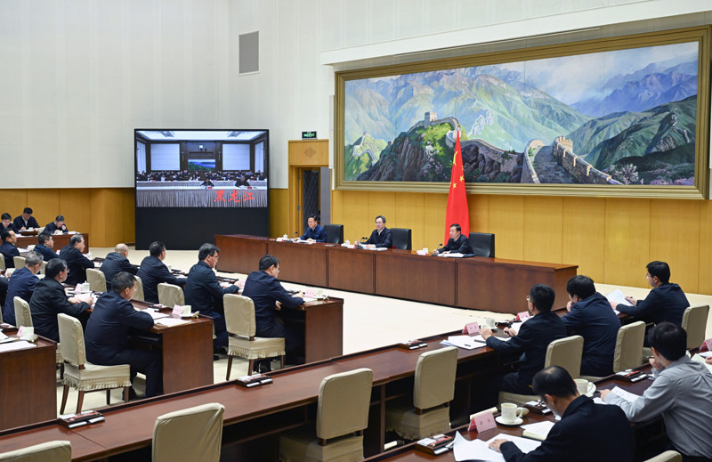 丁薛祥出席今冬明春保暖保供工作电视电话会议并讲话