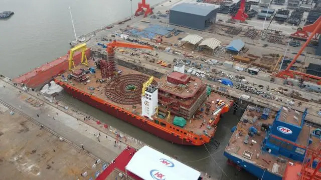 全国最大海缆施工船“启帆19号”下水