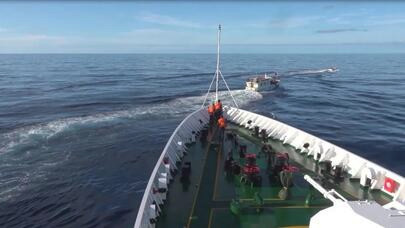 菲律宾5船非法侵闯仁爱礁 中国海警依法采取管制措施
